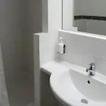 Four Centre מלון 4*