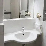 Four Centre מלון אסן