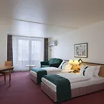 Four Centre מלון 4*