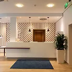 Four Centre 4*