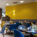 Four Centre מלון אסן