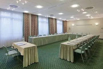 Four Centre 4*