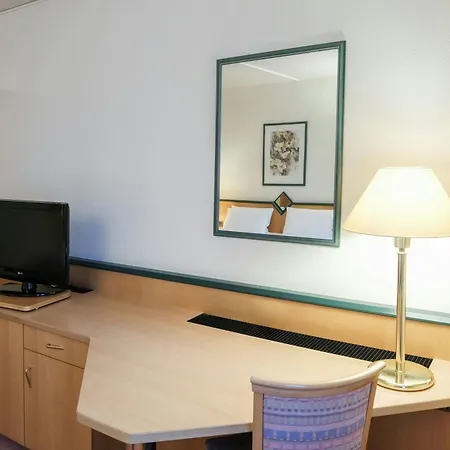 Four Centre Hotel 4*