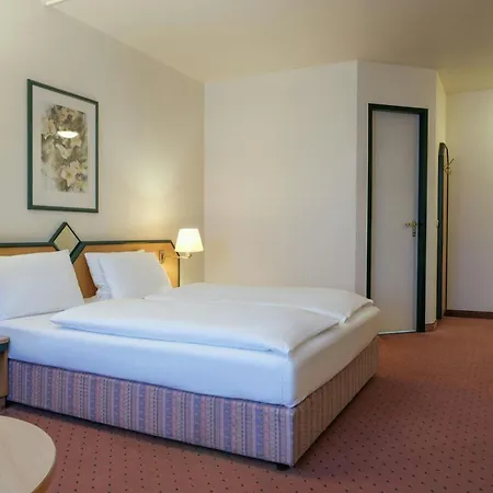 Four Centre Hotel 4*