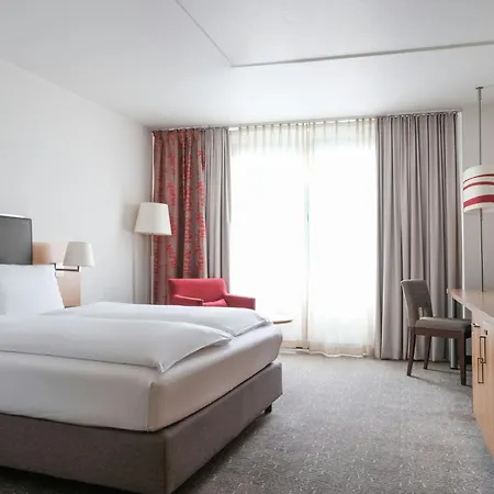 Four Centre Hotel 4*