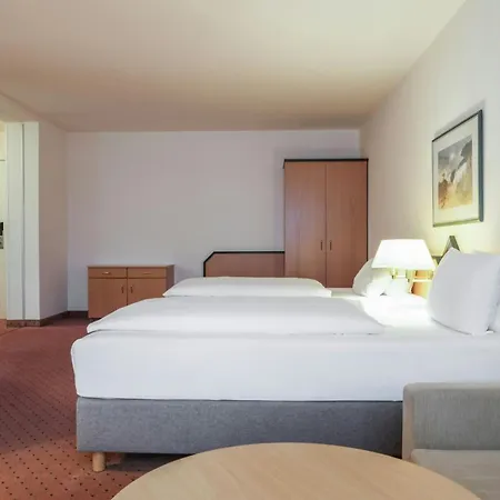 Otel Four Centre 4*