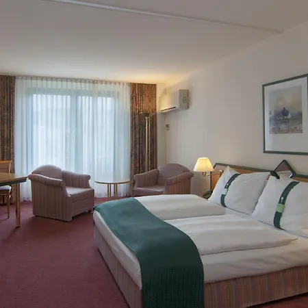 Four Centre Hotel