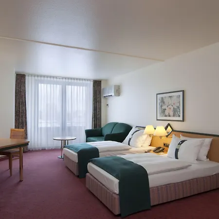 Four Centre Hotel 4*