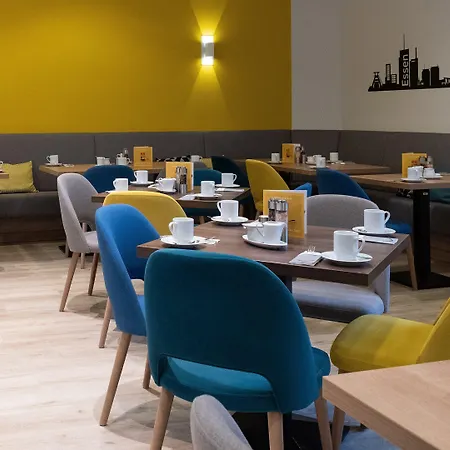 Four Centre Hotel