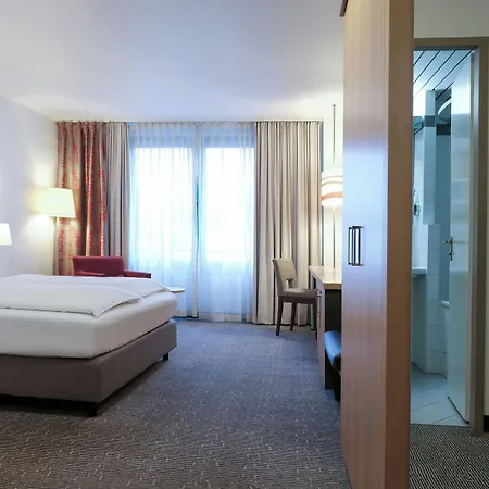 Four Centre Hotel 4*