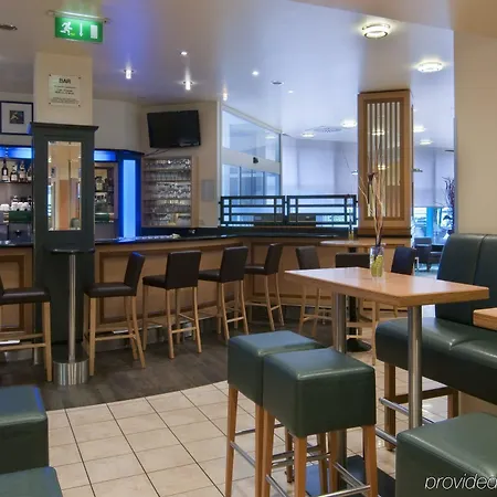 Four Centre Hotel