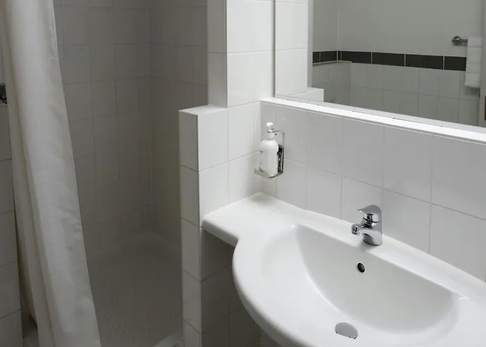 Four Centre Hotel 4*