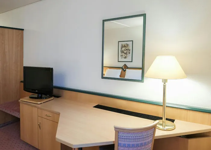 Four Centre מלון 4*