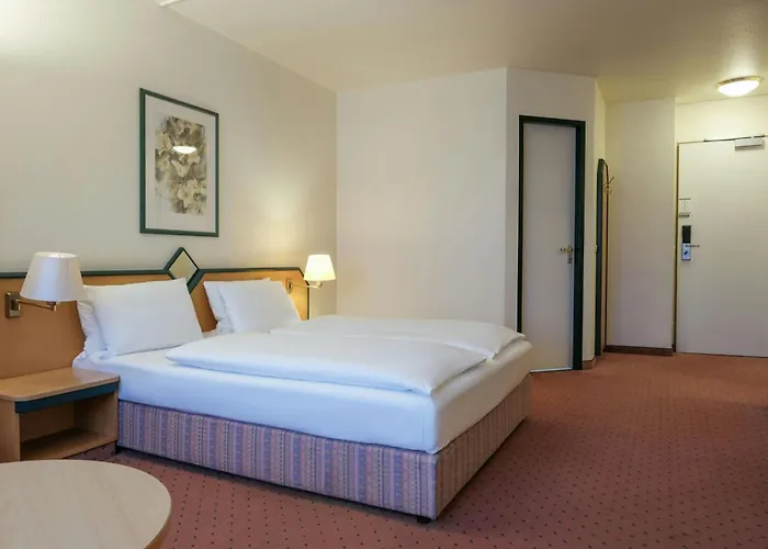 Four Centre Hotel 4*