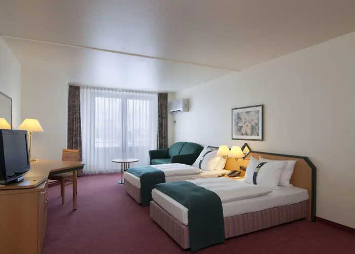 Four Centre Hotel 4*
